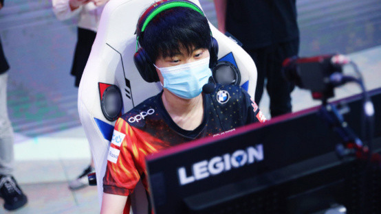 相比之下 相比之下