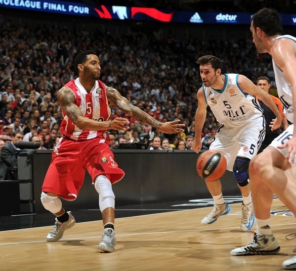 与纪律性打 与纪律性打